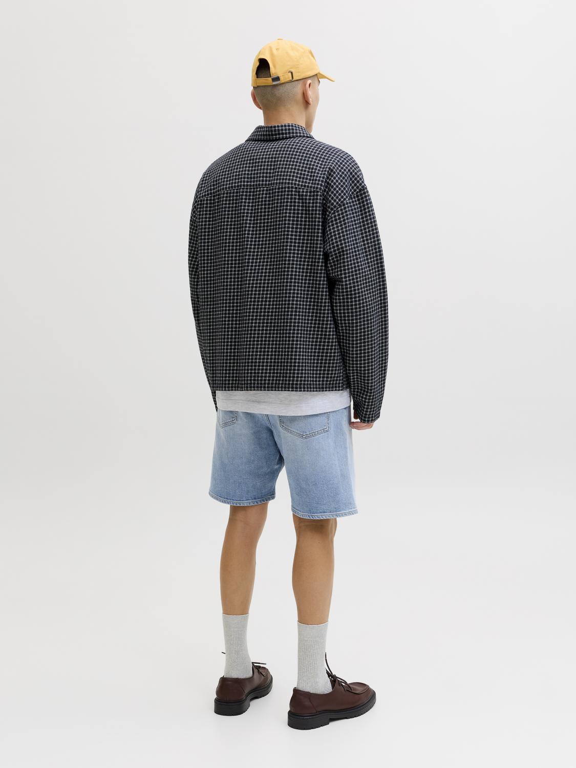 model_shot-back
